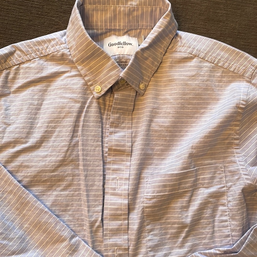 Mens size small button down shirt by Goodfellow